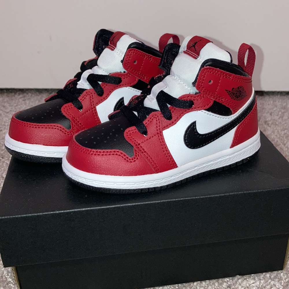 Jordan 1 Mid Red Black Nike Size 7C